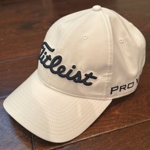 Titleist PRO V1 white and blue